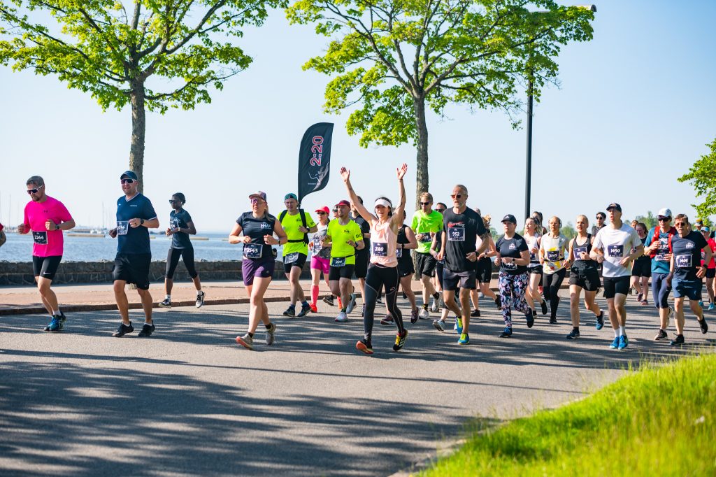 Runners in the course of Helsinki Half Marathon